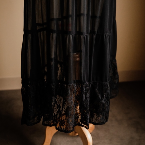 Soprano High Low Skirt with Lace Trim, Size M - Picture 2 of 3